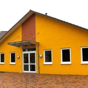 Gelbe Fassade - verputzt